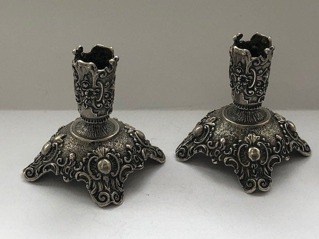 Twee zilveren miniatuur kandelaars, Verzenden, Zilver