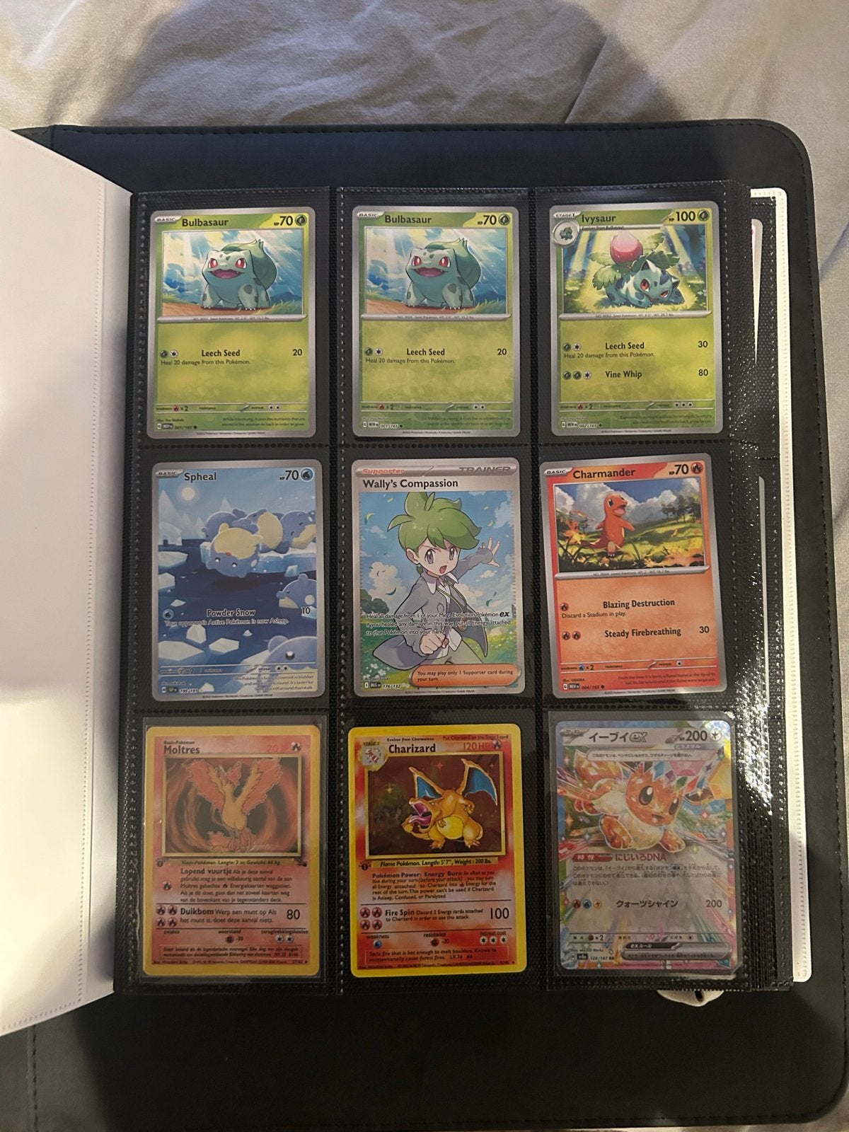 Grote verzameling Pokémon kaarten in map, Hobby en Vrije tijd, Ophalen of Verzenden, Zo goed als nieuw, Meerdere kaarten, Foil