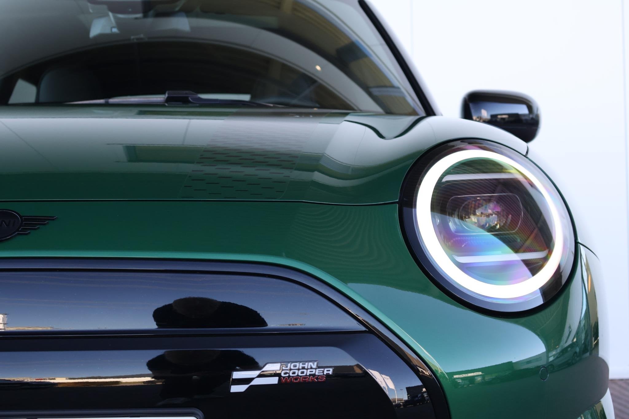 MINI 3-Deurs Cooper E John Cooper Works M 40.7 kWh | SoH 99%, Auto's, Gebruikt, 41 kWh, Met garantie (alle), 4 stoelen