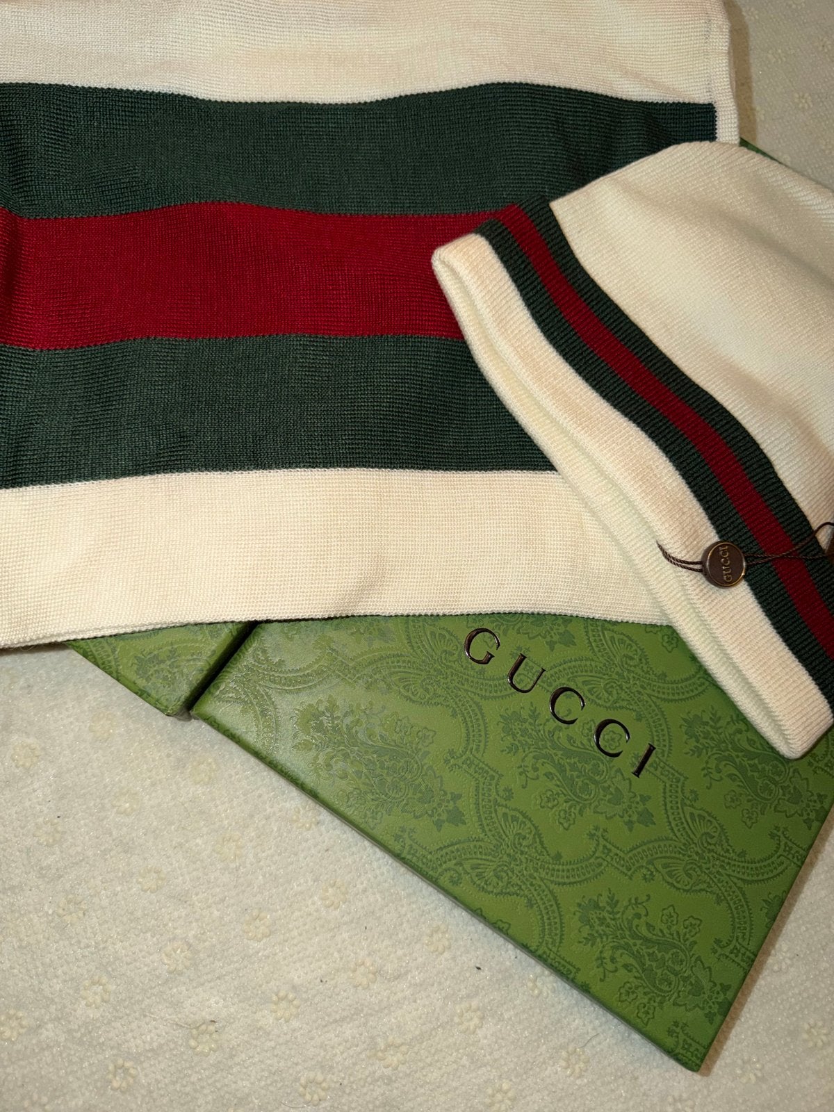 Gucci muts en sjaal set - Nieuwstaat, Ophalen of Verzenden, Zo goed als nieuw