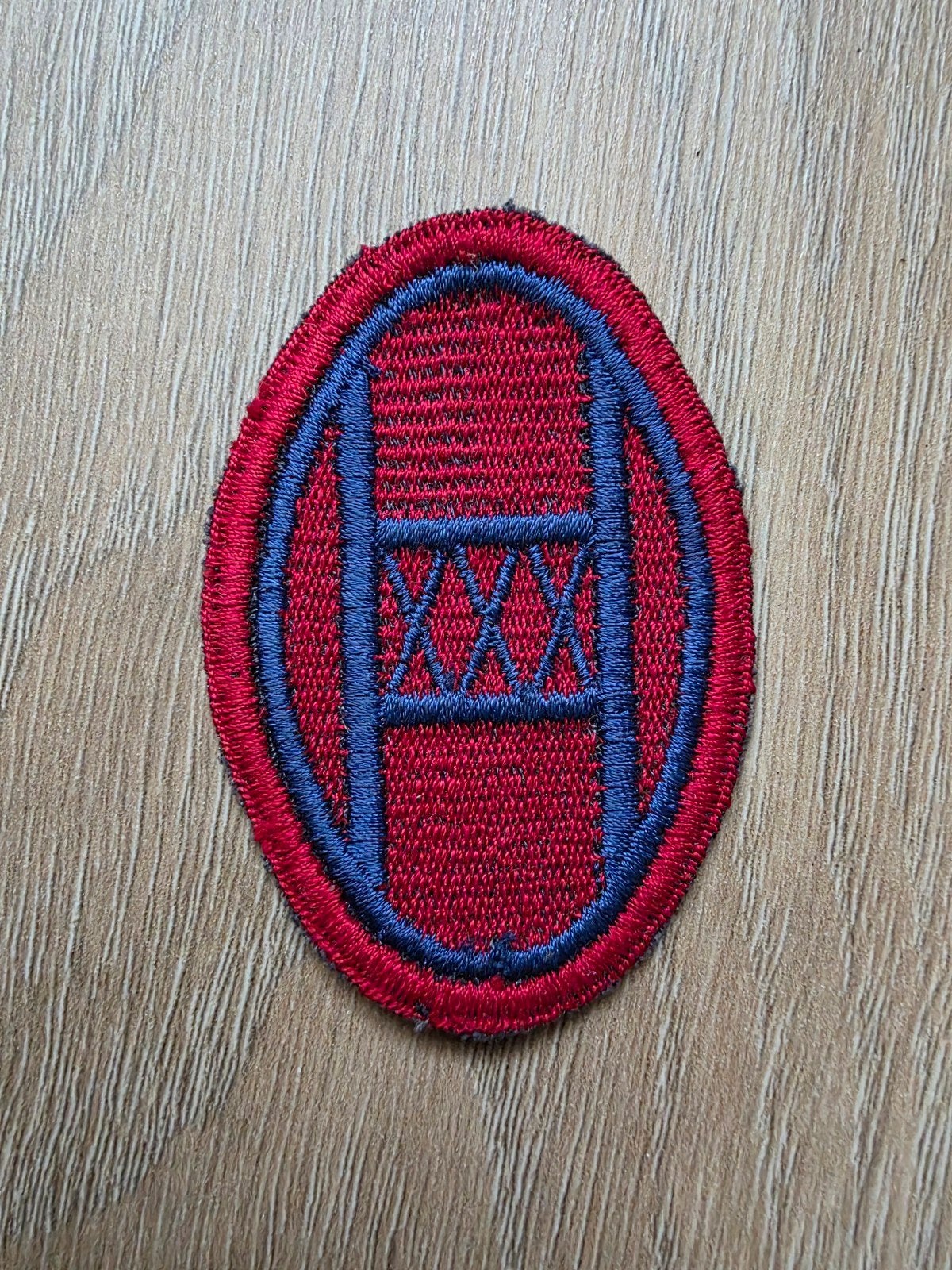 US WW2 30th Infantry division patch red border black back, Verzamelen, Ophalen of Verzenden, Amerika, Embleem of Badge