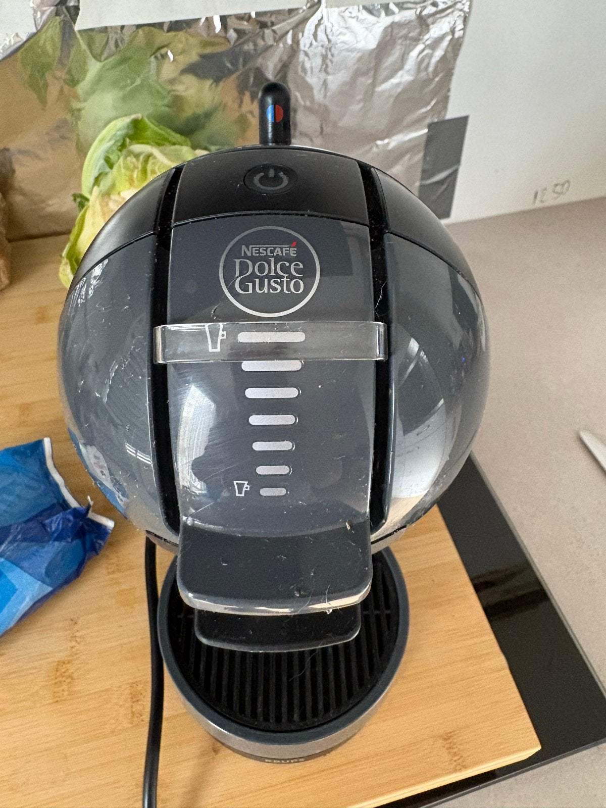 Nescafé Dolce Gusto koffiezetapparaat met capsulehouder, Witgoed en Apparatuur, Koffiezetapparaten, Ophalen, Koffiepads en cups