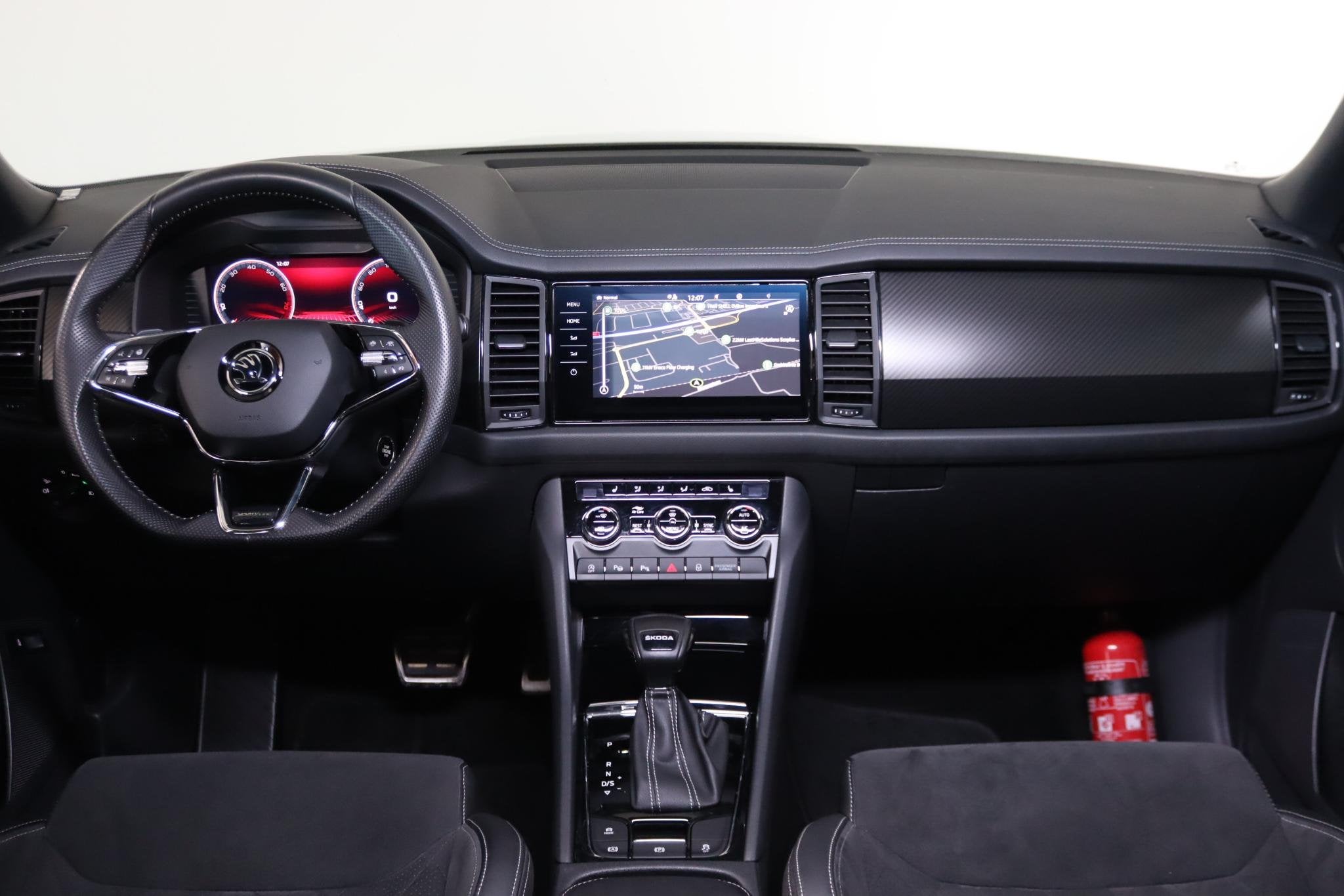 Skoda Kodiaq 1.5 TSI Sportline Business 7-Persoons Panoramad, Auto's, Skoda, 1566 kg, 4 cilinders, 150 pk, Zwart