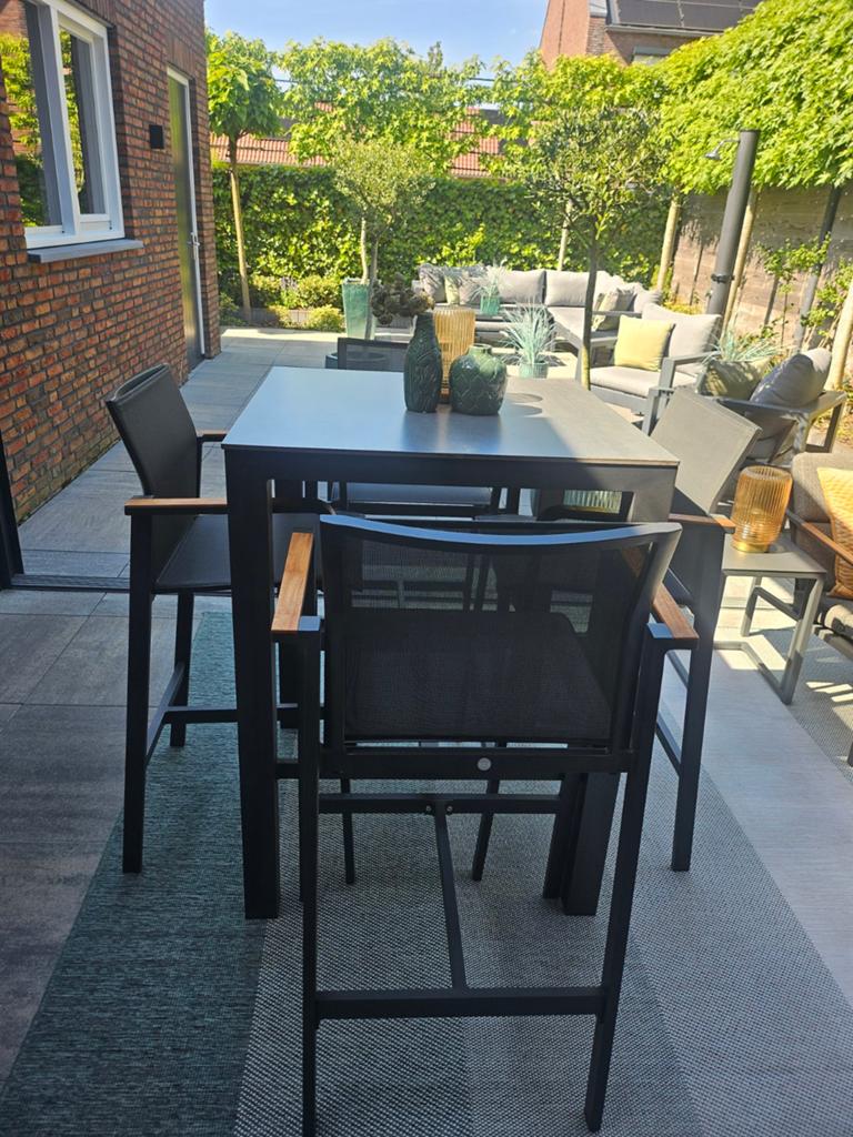 Stijlvolle bartafel met 4 krukken - Perfect voor buiten!, Ophalen, Zo goed als nieuw, Metaal