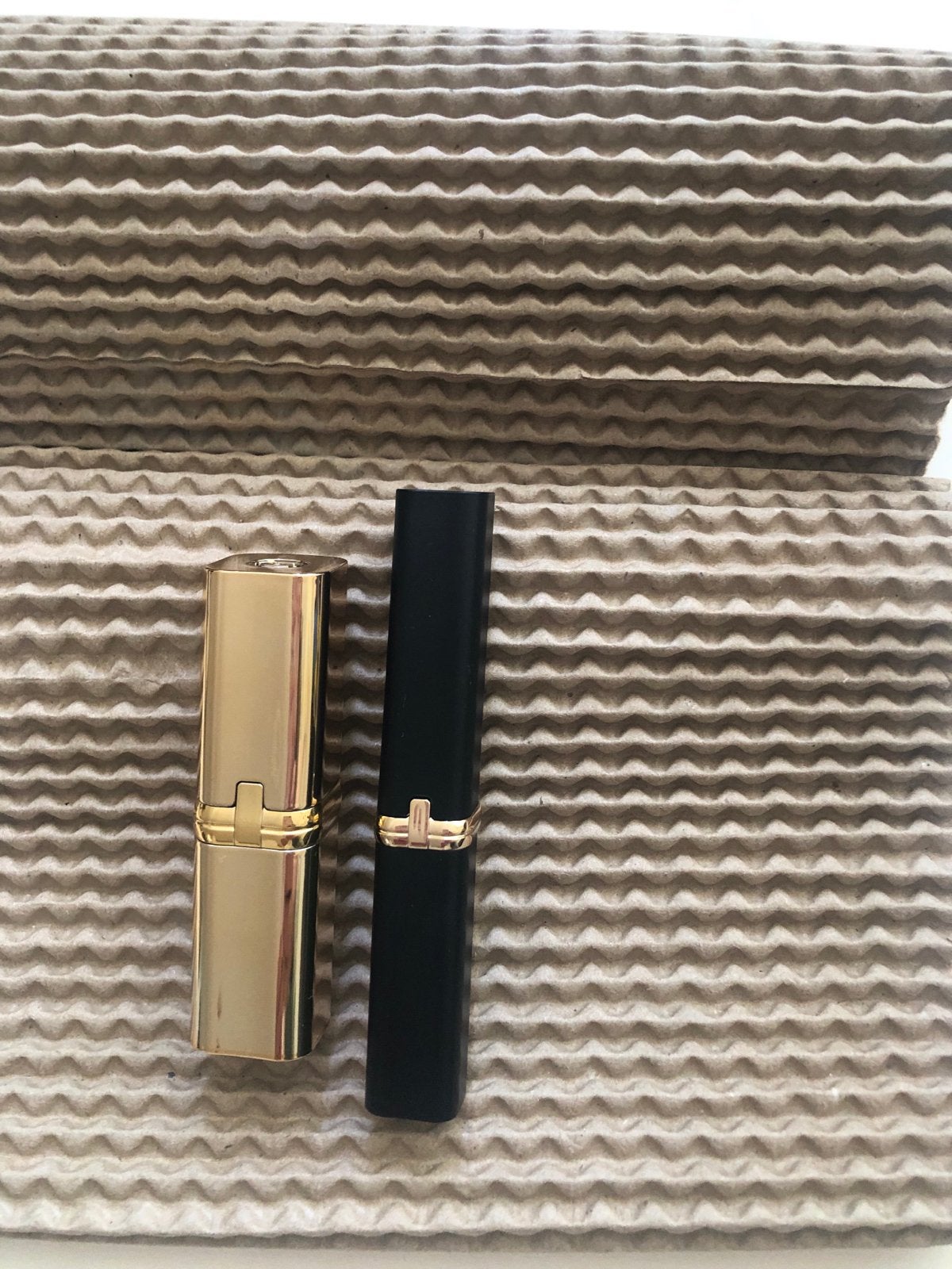 L'Oréal Paris Color Riche Lippenstift - 570 Worth It Intense, Lippen, Verzenden, Paars, Nieuw