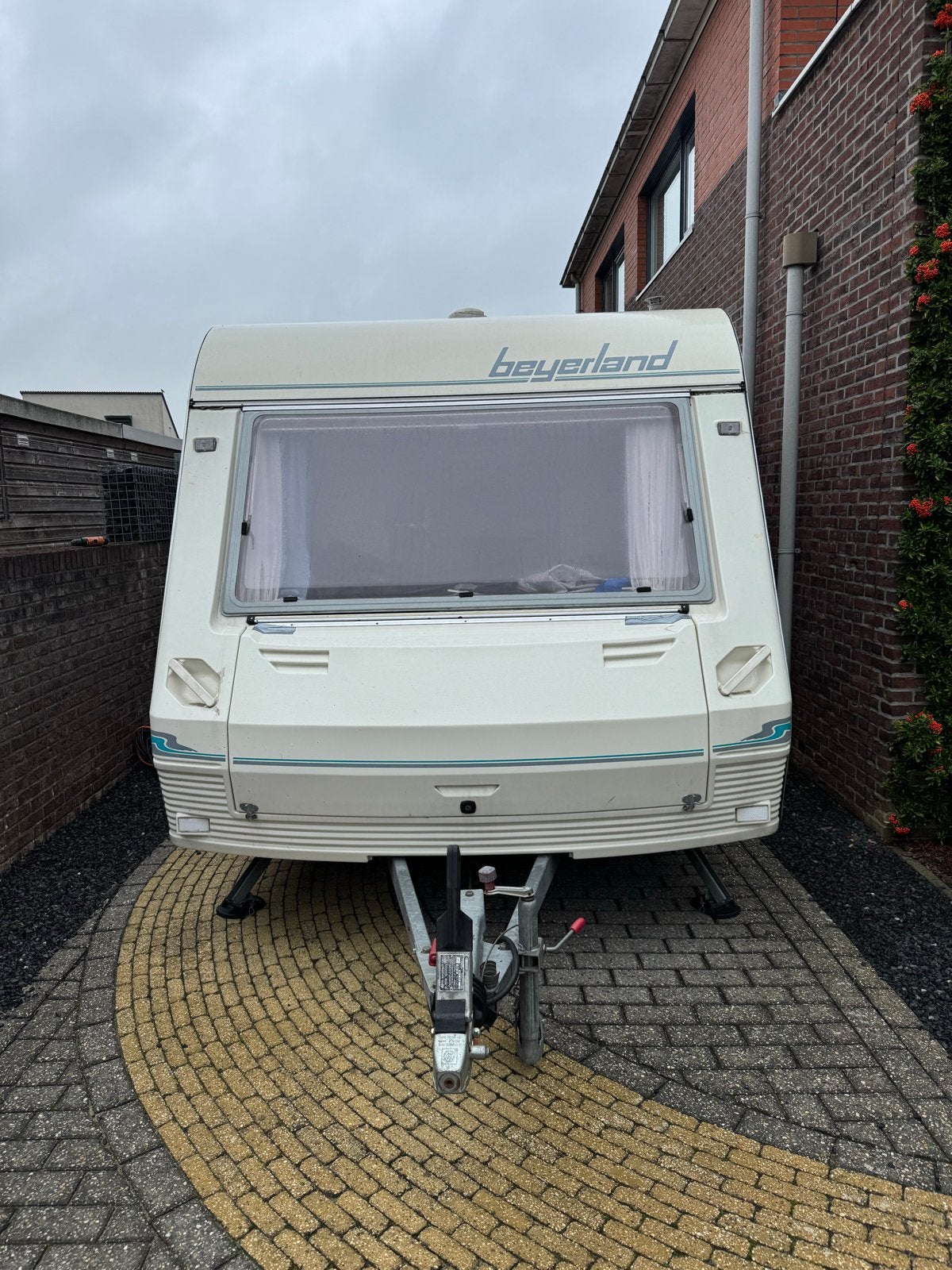 Beyerland Vitesse 430 TM, 4 persoons caravan met voortent, Caravans en Kamperen, Vast bed, Bedrijf, Treinzit, 750 - 1000 kg
