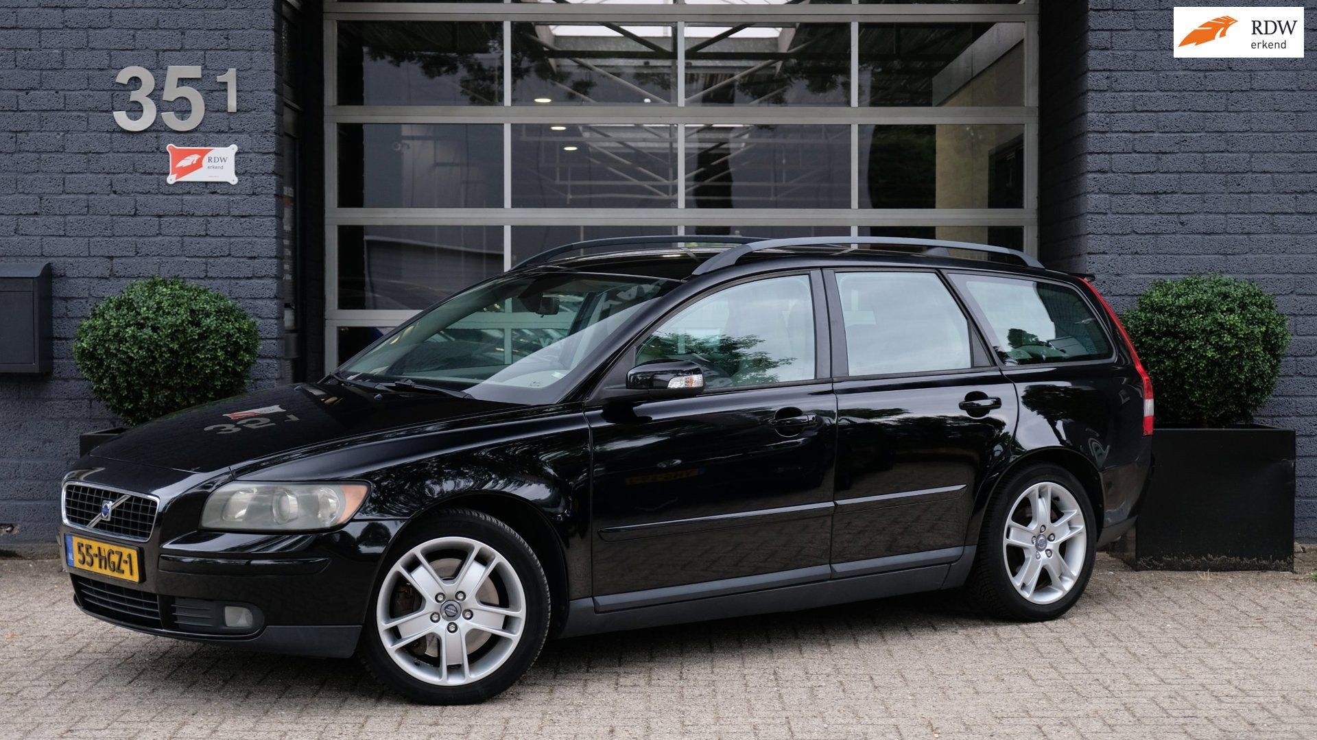 Volvo V50 2.5 T5 Kinetic 220PK Leder, Auto's, Volvo, Voorwielaandrijving, Gebruikt, Beige, 700 kg