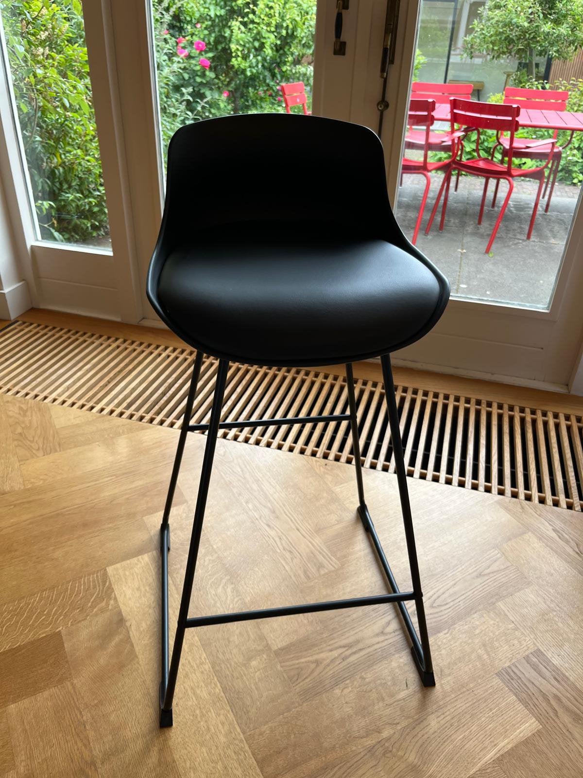 Twee mooie zwarte barkrukken. Nauwelijks gebruikt., Ophalen, Zo goed als nieuw, 90 cm of meer, Metaal