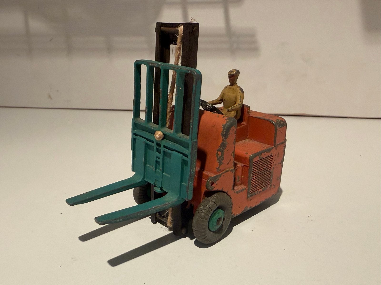 Dinky Toys Gaffeltruck met Bestuurder, Ophalen of Verzenden, Gebruikt, Auto, Dinky Toys