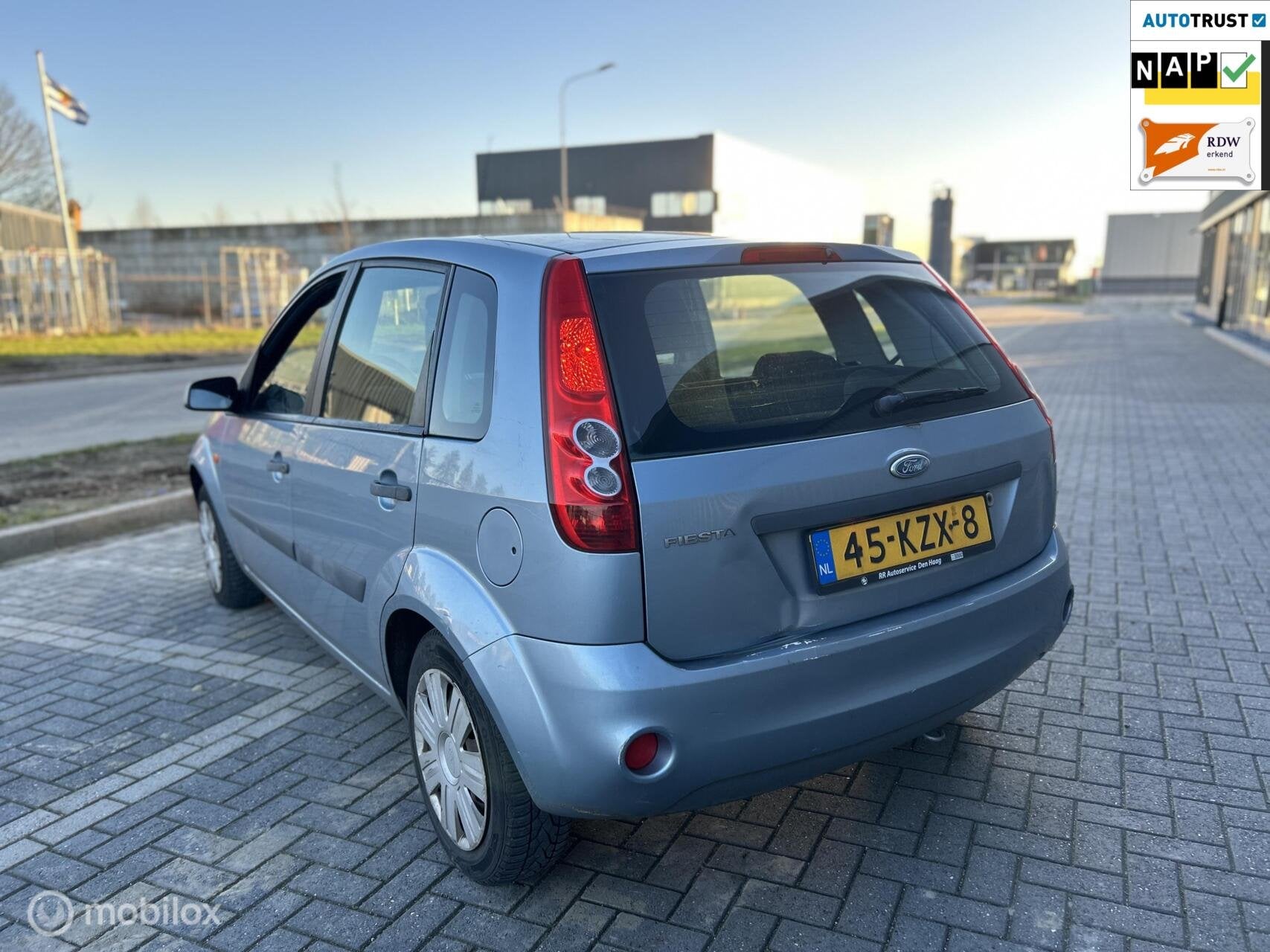 Ford Fiesta 1.4-16V Ambiente|APK|AIRCO|, Voorwielaandrijving, 15 km/l, 40 €/maand, Elektrische ramen