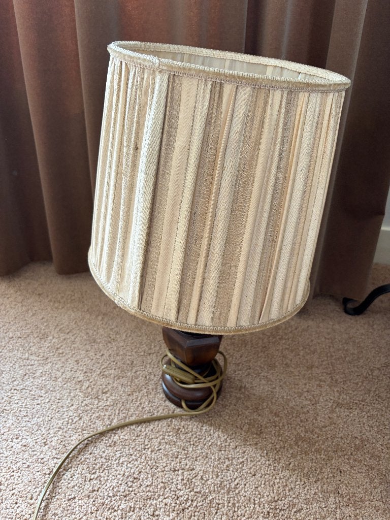 Te koop aangeboden landelijke houten tafellamp, Huis en Inrichting, Lampen | Hanglampen, Ophalen of Verzenden, Gebruikt, Hout