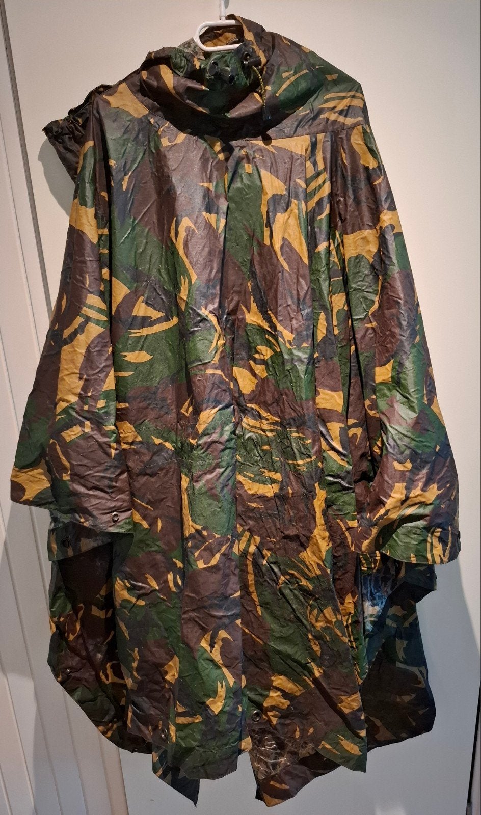 Militaire Woodland Camouflage Poncho - Regenbescherming, Ophalen, Zo goed als nieuw, Overige thema's, Accessoires