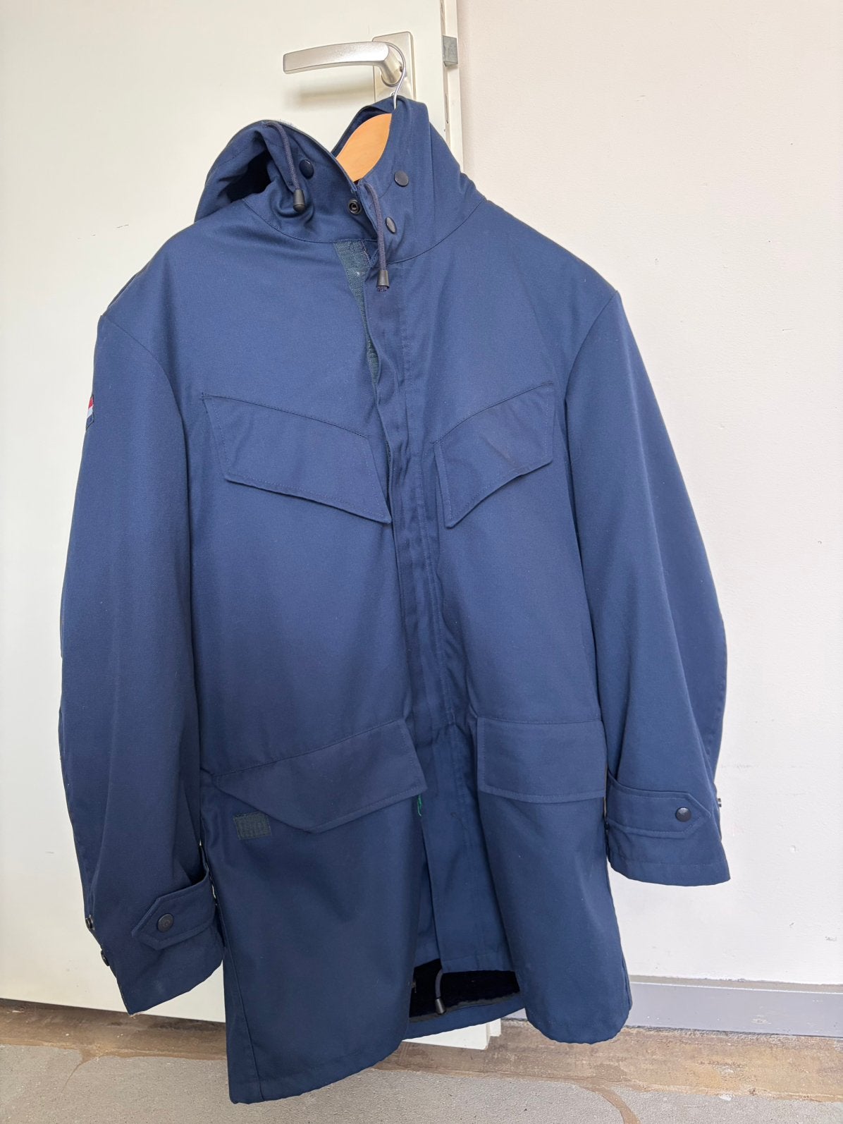 Blauwe warm gevoerde jas blauw defensie., Ophalen of Verzenden, Zo goed als nieuw, Maat 46 (S) of kleiner, Blauw