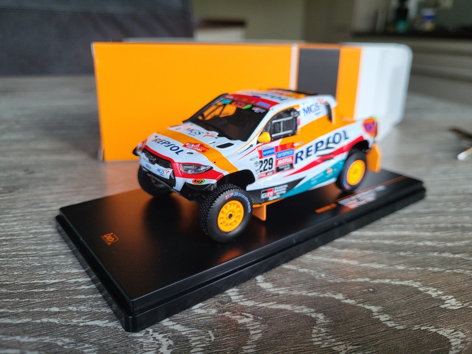 Toyota Hilux schaal 1:43, Ophalen of Verzenden, Zo goed als nieuw, Auto, Overige merken