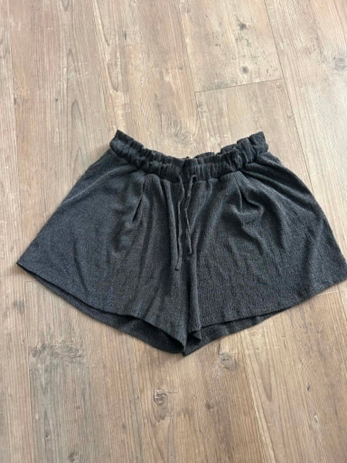 Monki shorts maat L, Kort, Maat 42/44 (L), Ophalen of Verzenden, Zo goed als nieuw