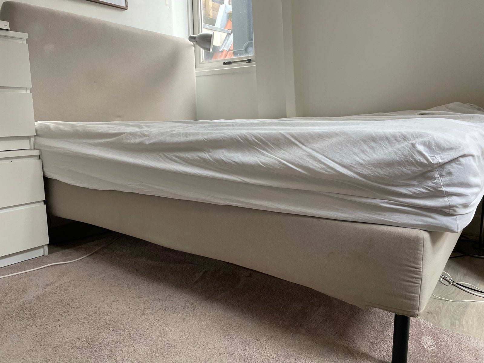 IKEA bed 140x200 met ESpevär matrasbasis, Huis en Inrichting, Slaapkamer | Bedden, Ophalen, Gebruikt, Beige, Tweepersoons