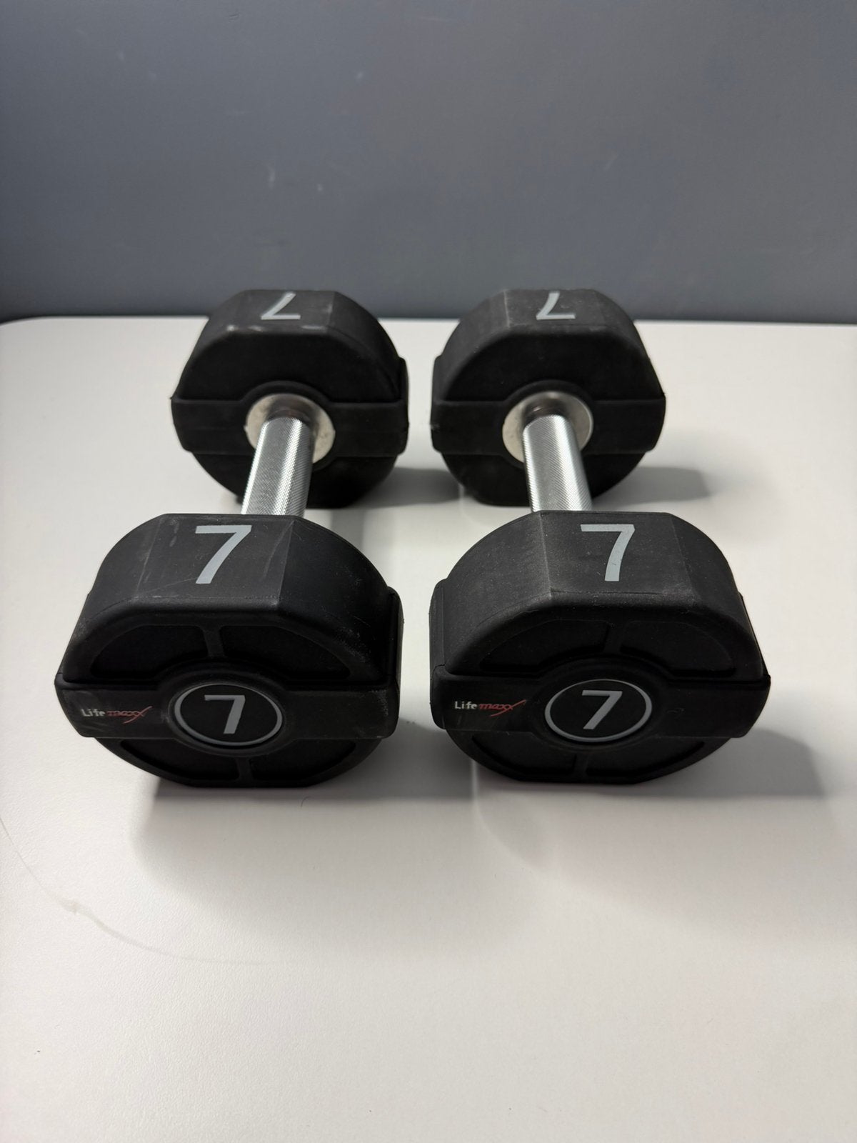 Lifemaxx dumbbells 2x 7kg, Sport en Fitness, Ophalen, Zo goed als nieuw, Dumbbell