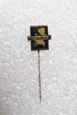 volmetaal speld van Schaick, Ophalen of Verzenden, Overige onderwerpen, Speldje of Pin