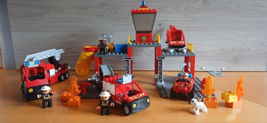 Duplo 5601 brandweerkazerne met extra's, Ophalen of Verzenden, Zo goed als nieuw, Complete set, Duplo