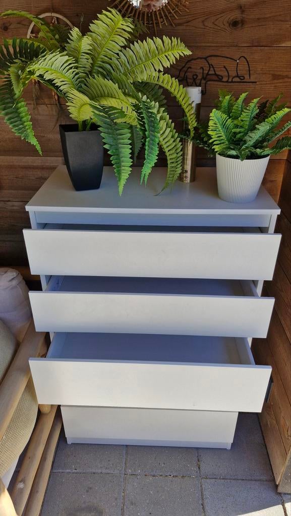 Ladekast Ikea GRATIS, Huis en Inrichting, Woonaccessoires | Wandplanken en Boekenplanken, Ophalen