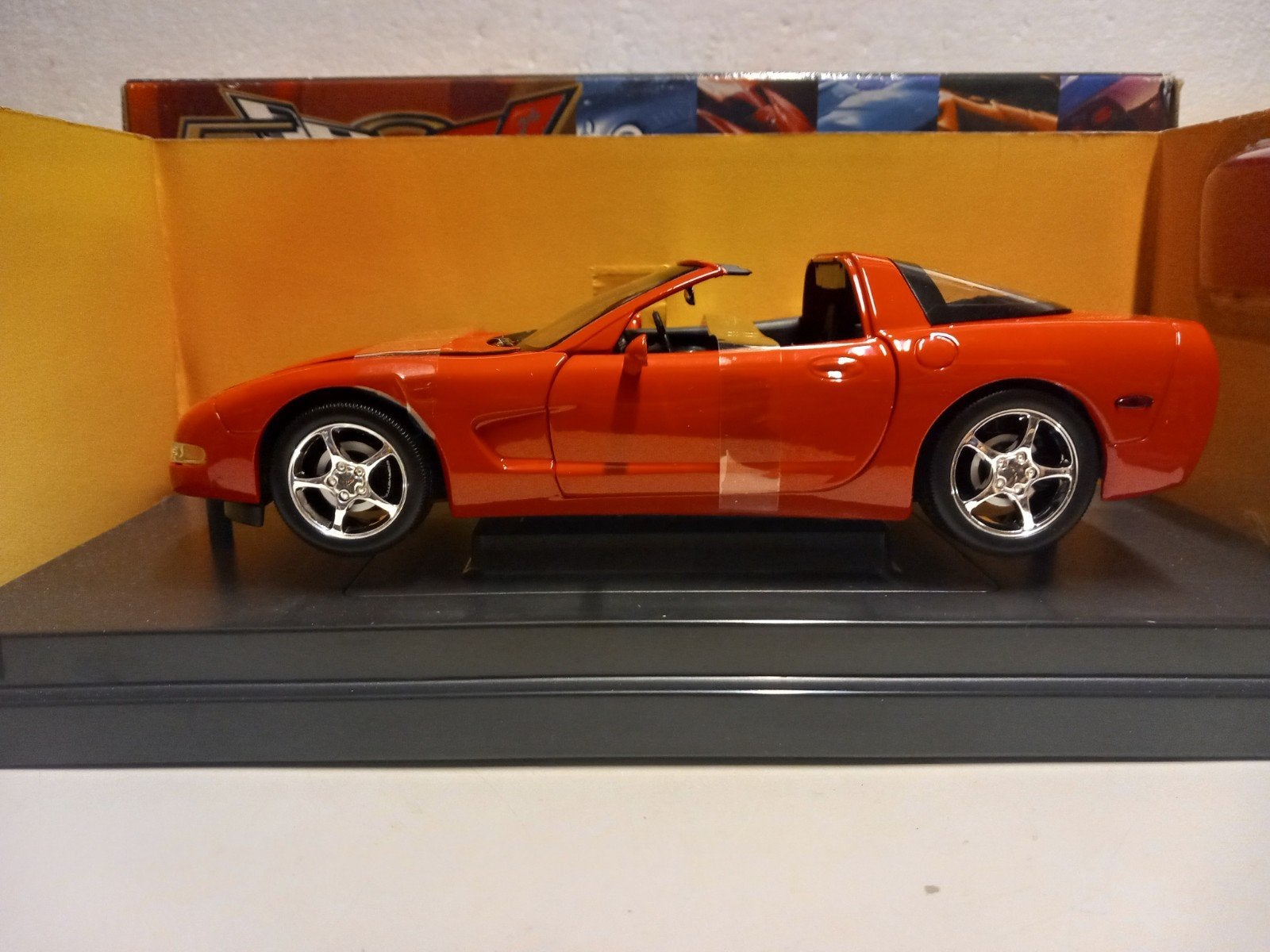 Chevrolet Corvette 2003 rood anniversary ERTL 1:18 KRD, Hobby en Vrije tijd, Ophalen of Verzenden, Zo goed als nieuw, Auto, ERTL