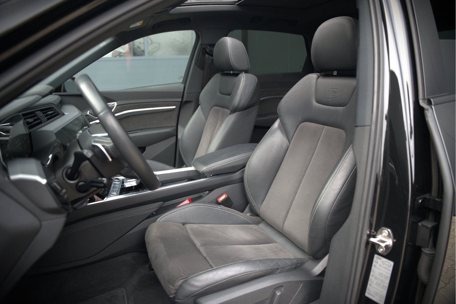 Audi e-tron e-tron 50 quattro Launch edition Black 71 kWh |, Auto's, Audi, Automaat, Zwart, Origineel Nederlands, Vierwielaandrijving