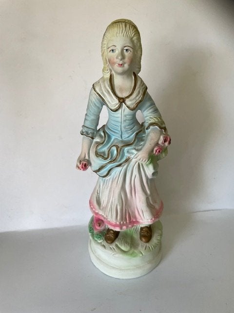 Vintage beeldje porselein Barok meisje met bloemen., Verzamelen, Beelden en Beeldjes, Ophalen, Zo goed als nieuw, Mens