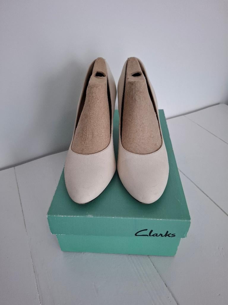 Clarks pumps in crème/witte leder (38.5 EU, 5.5 UK), Pumps, Wit, Ophalen of Verzenden, Clarks