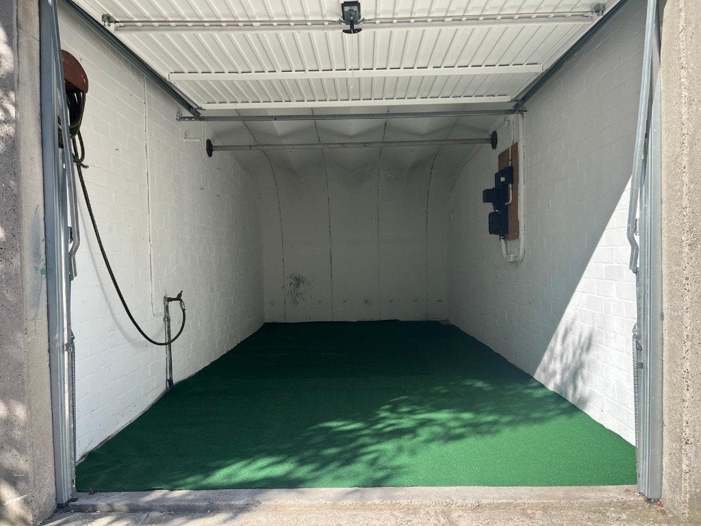 Garagebox 17 m² te huur – Amsterdam Noord – Water & Elektra, Ophalen