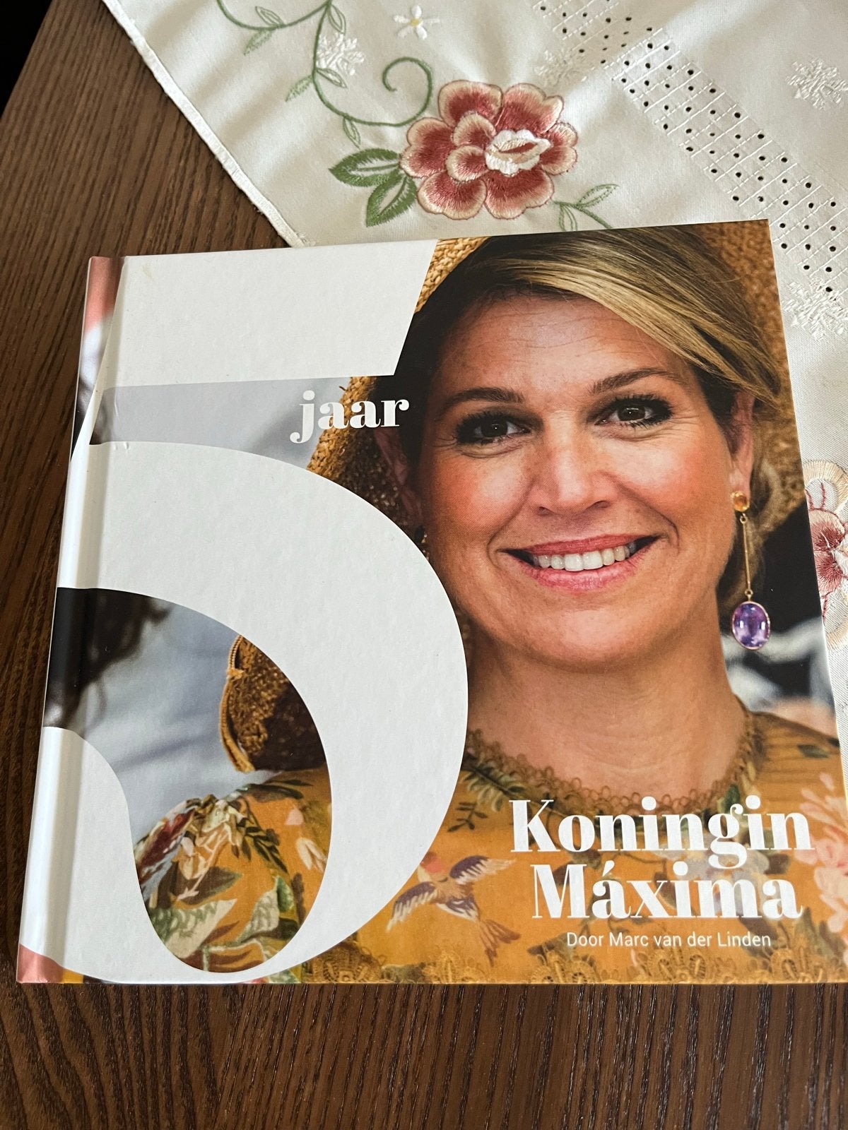 Maxima 5 jaar koningin, Ophalen of Verzenden, Zo goed als nieuw, Tijdschrift of Boek