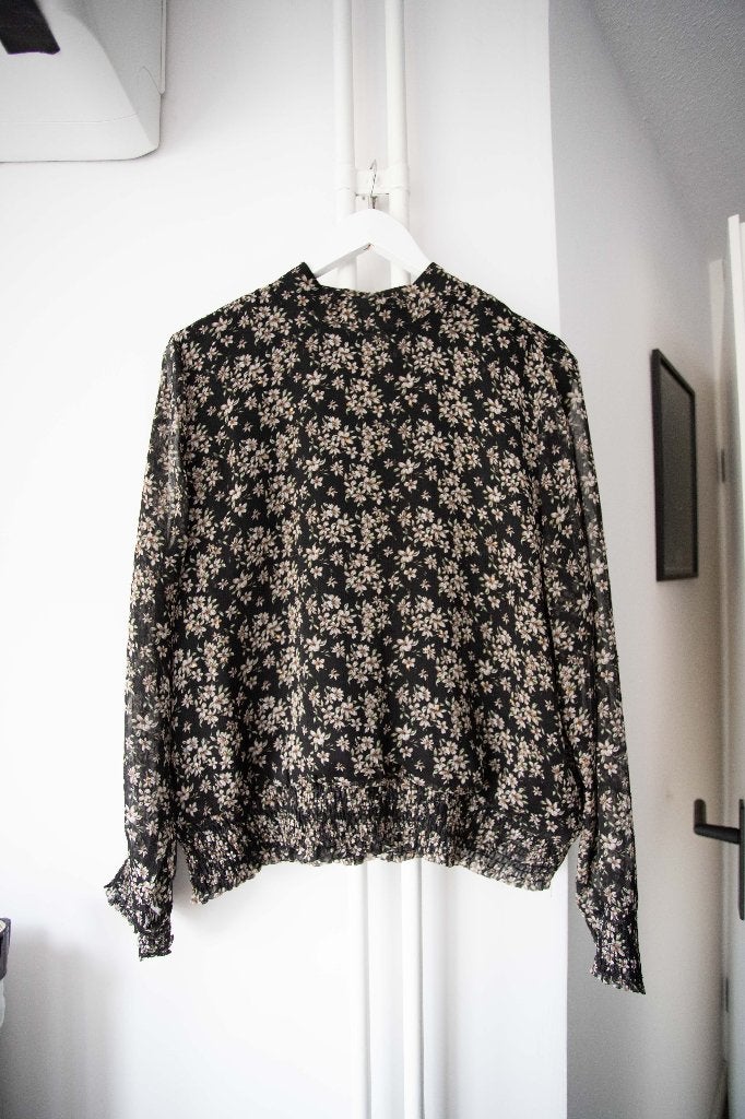 Zwarte blouse met bloemenpatroon Aaiko maat XL, Kleding | Dames, Aaiko, Zwart, Maat 46/48 (XL) of groter, Ophalen of Verzenden