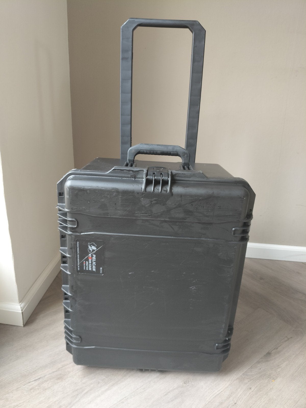 Pelican Stormcase 2750 met wielen en handvat, Ophalen