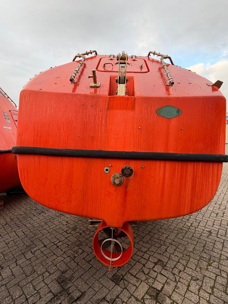 Foto 7 van 8 stuks reddingssloepen 7,x2,8 en 8,5x3 mtr incl dieselmotor