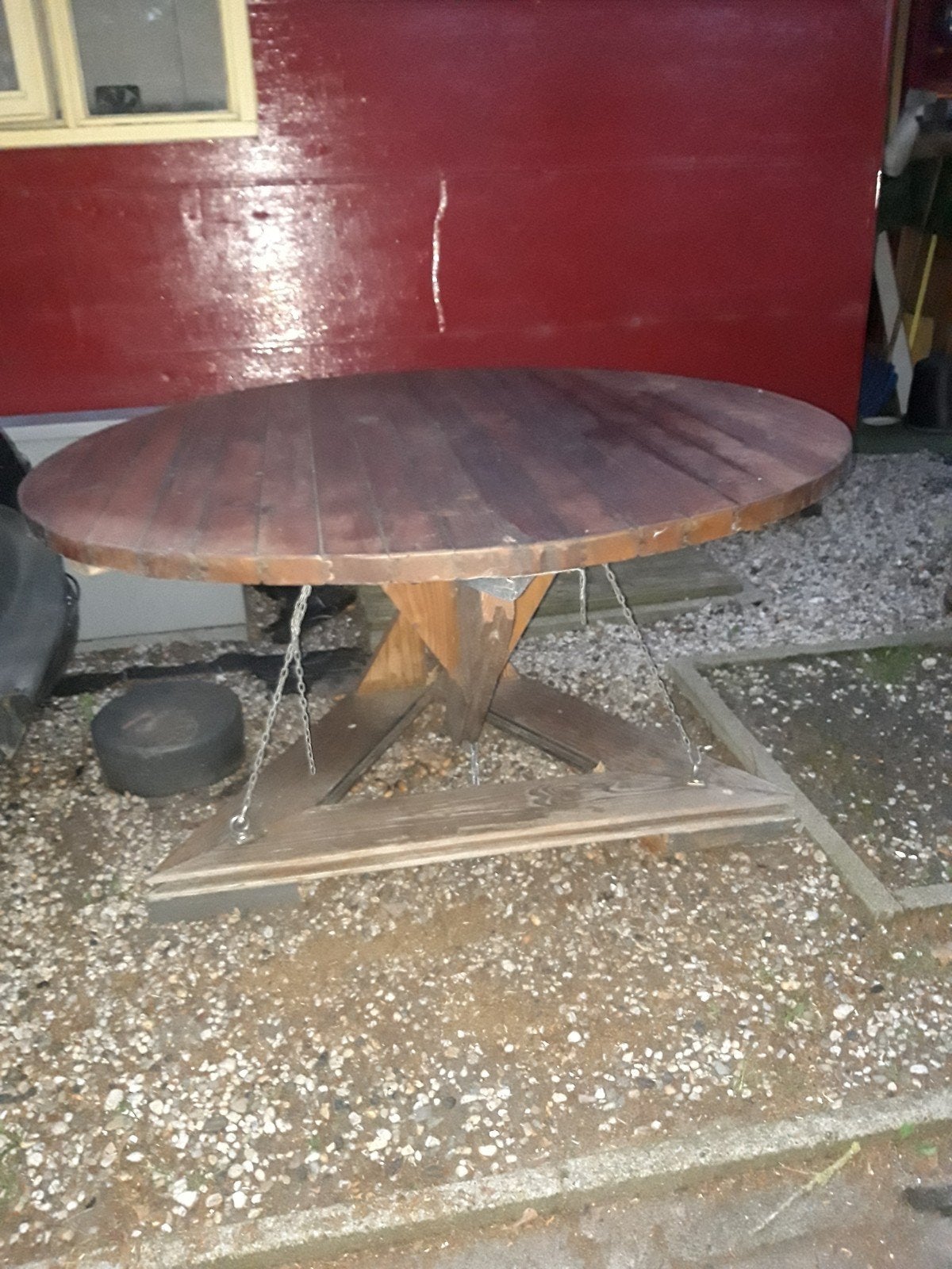 Robuuste ronde houten tafel met kettingdetails, Gebruikt, Rond, Rustiek, Industrieel, Vier personen