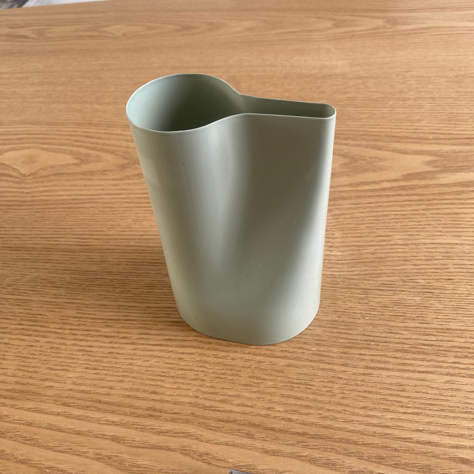 Metalen gietertje/vaas - 17 cm van Ikea, Ophalen of Verzenden, Gebruikt, Groen, Metaal