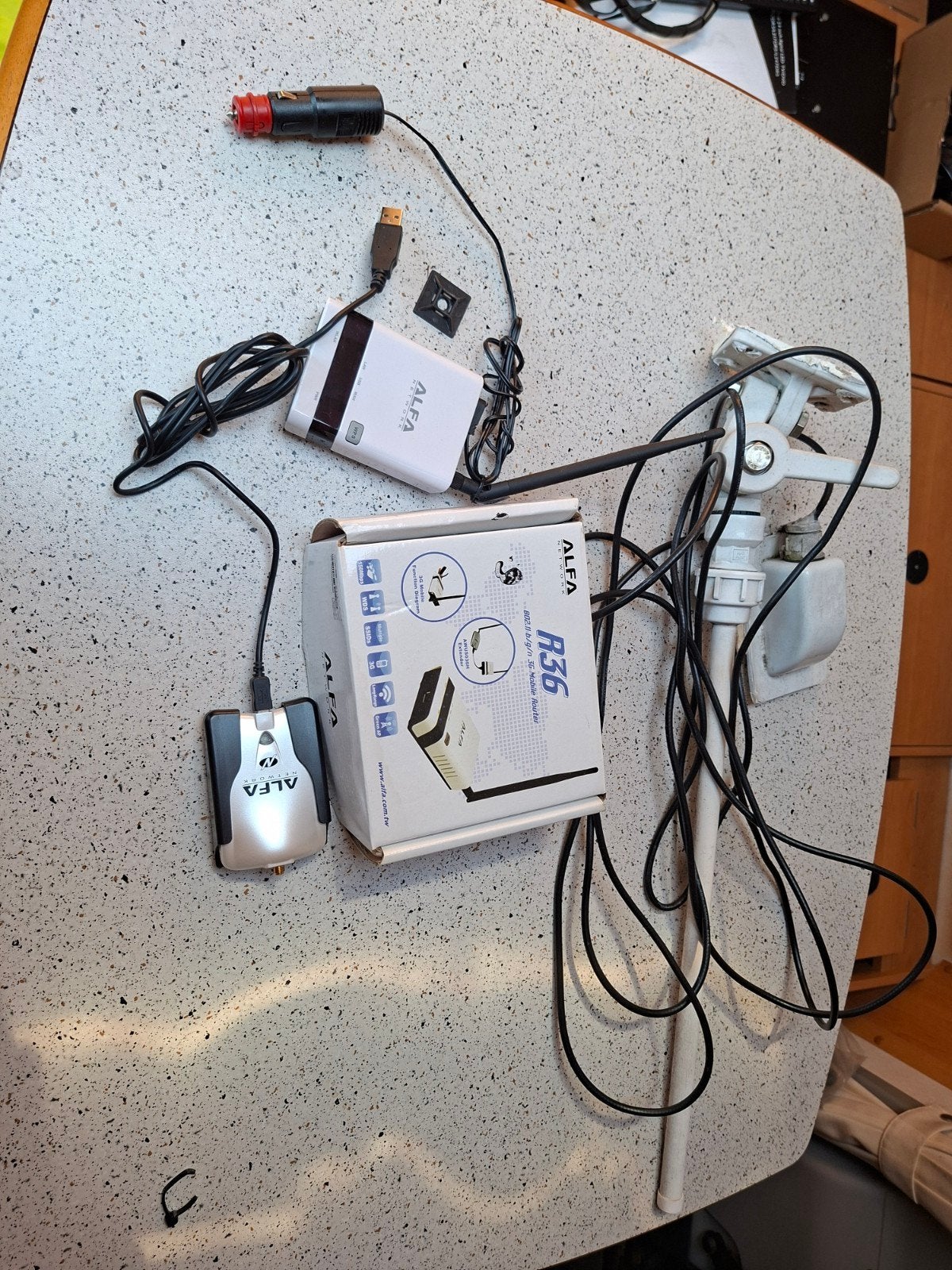 Creëer je eigen WiFi netwerk bij de camper of caravan., Ophalen, Gebruikt, Router, ALFA