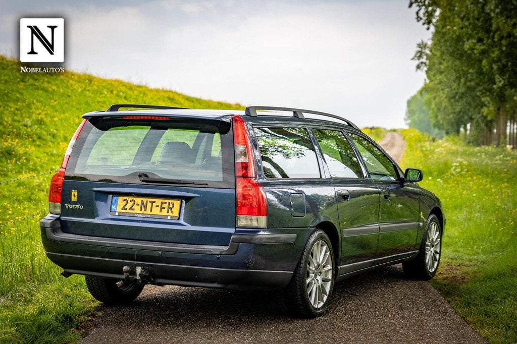 Volvo V70 2.5 T |Trekhaak |Leder |LM Velgen |210pk, Auto's, Volvo, Voorwielaandrijving, 1556 kg, Met garantie (alle), Blauw