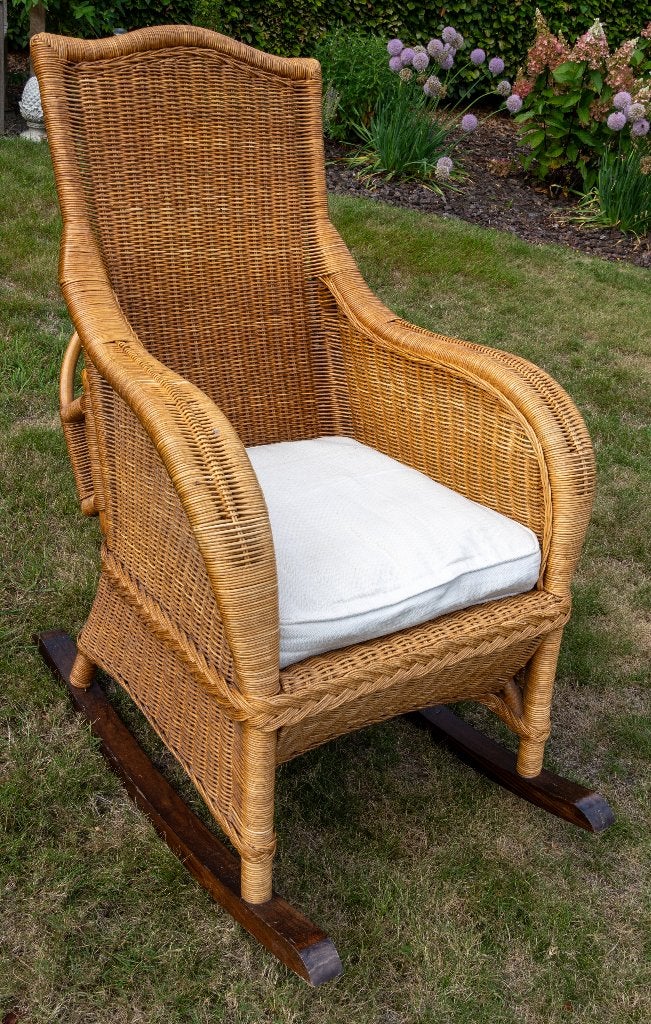 Rieten schommelstoel, Huis en Inrichting, Stoelen, Ophalen, Bruin, Riet of Rotan, Zo goed als nieuw