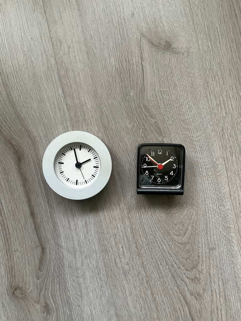 Twee wekkers., Ophalen of Verzenden, Gebruikt, Wekker of Tafelklok