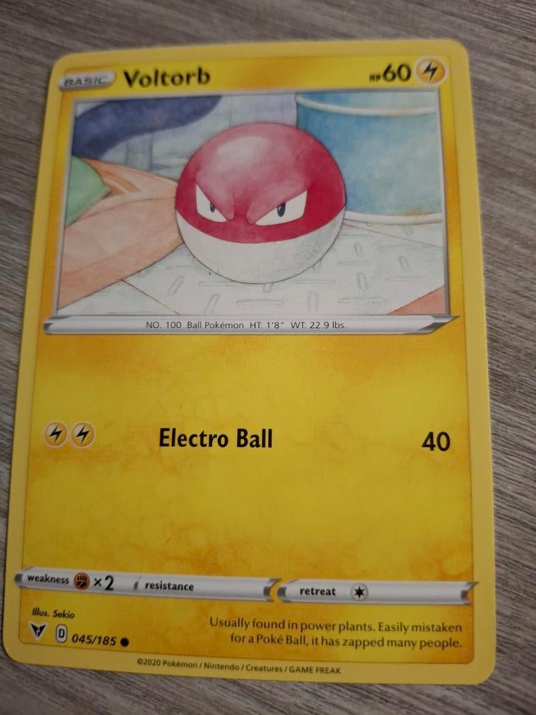 Pokémon Kaart - Voltorb (045/185), Ophalen of Verzenden, Zo goed als nieuw, Losse kaart