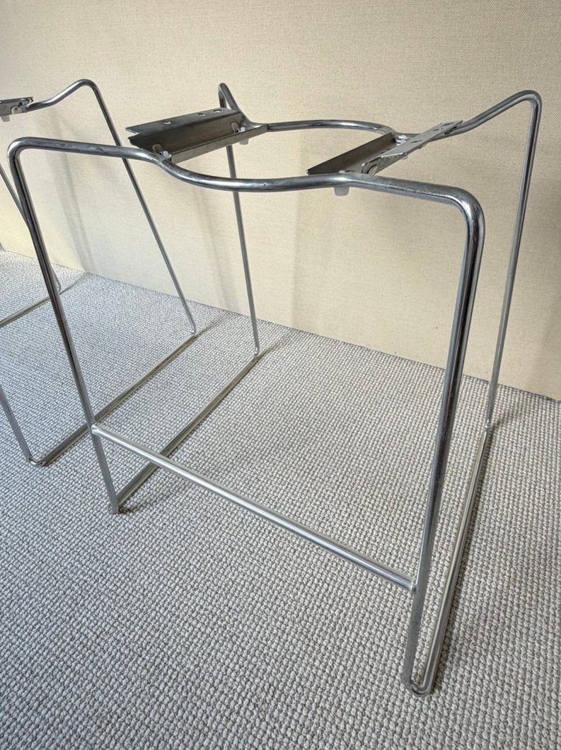 Arper Catifa 46 hoog onderstel 2x (bijv als barkruk), 2 krukken, Ophalen of Verzenden, Gebruikt, 60 tot 90 cm