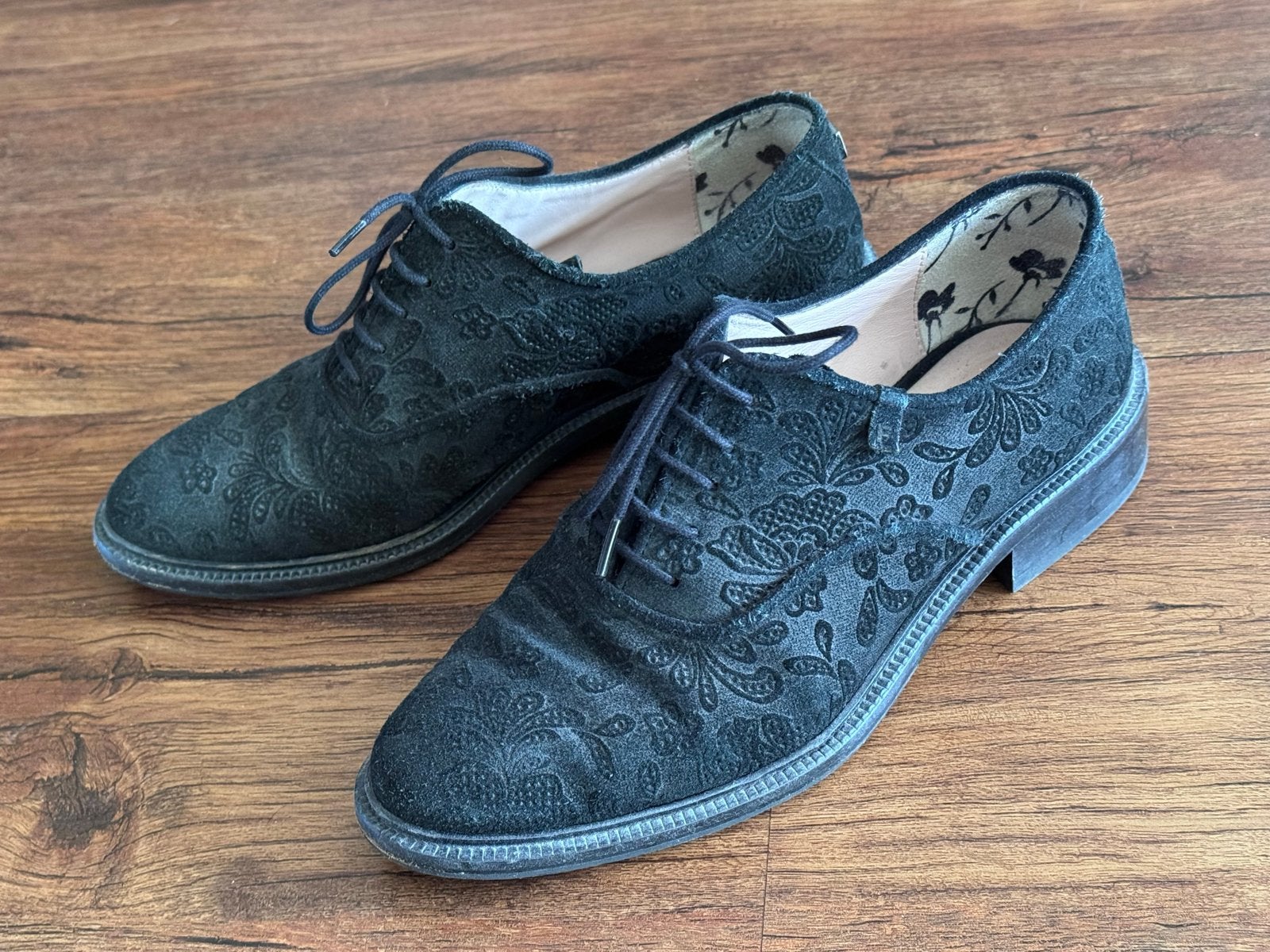 Floris van Bommel damesschoenen van zwart suède leer, Schoenen met lage hakken, Zwart, Ophalen of Verzenden, Gedragen