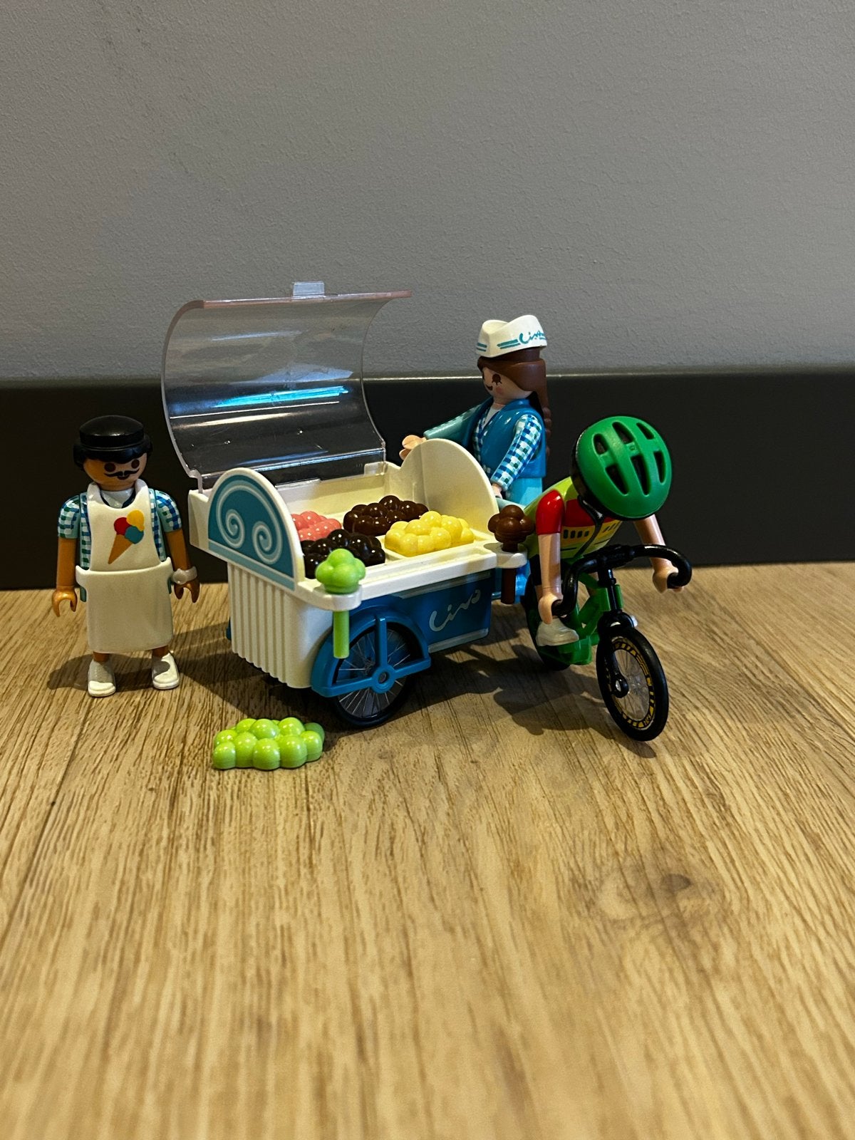 Playmobil IJscoman en Wielrenner Figuren, Kinderen en Baby's, Complete set, Ophalen of Verzenden, Zo goed als nieuw, Figuren