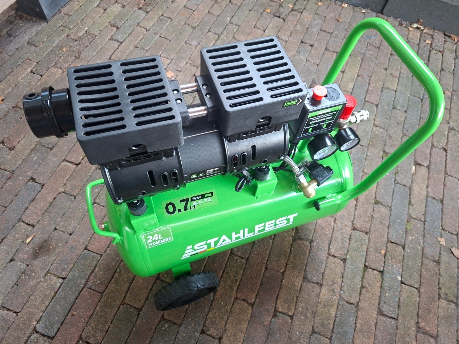 Stahlfest Compressor 24L - Zo goed als nieuw, Doe-het-zelf en Verbouw, Minder dan 25 liter, Ophalen of Verzenden, Zo goed als nieuw
