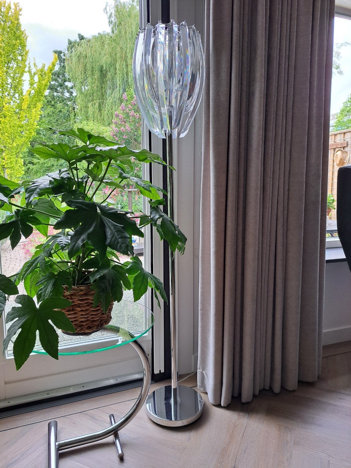 Vintage vloerlamp chroom met plexiglas., Huis en Inrichting, Lampen | Vloerlampen, Ophalen, Gebruikt, 150 tot 200 cm