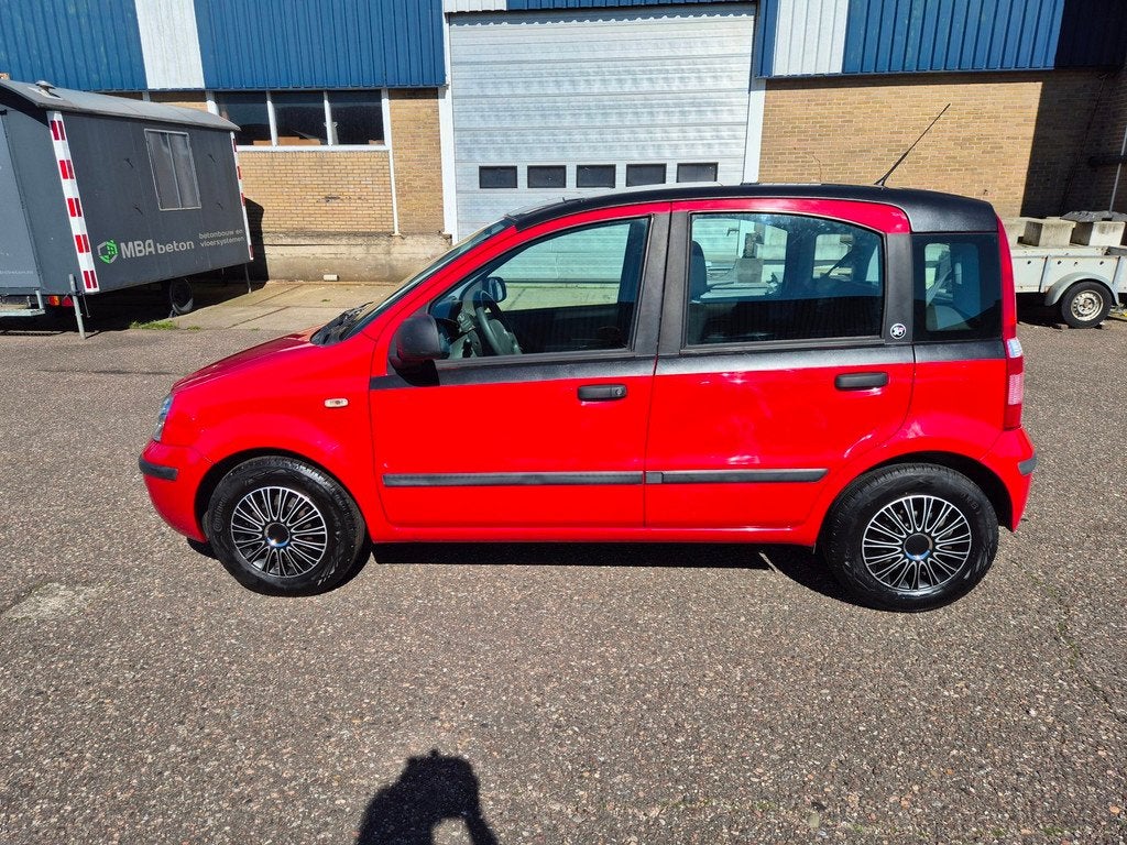 Fiat Panda 1.1 Actual, km stand 99.117/ panoramadak, Stof, Zwart, 4 stoelen, Bedrijf
