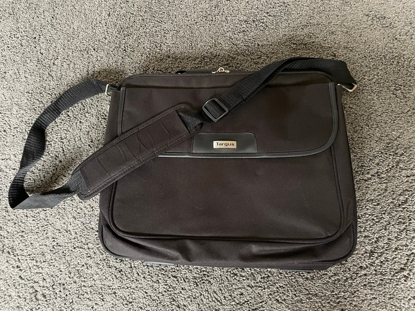 Targus laptop tas met schouderband - Zwart, Computers en Software, Gebruikt, 15 inch, Schouderband, Ophalen of Verzenden
