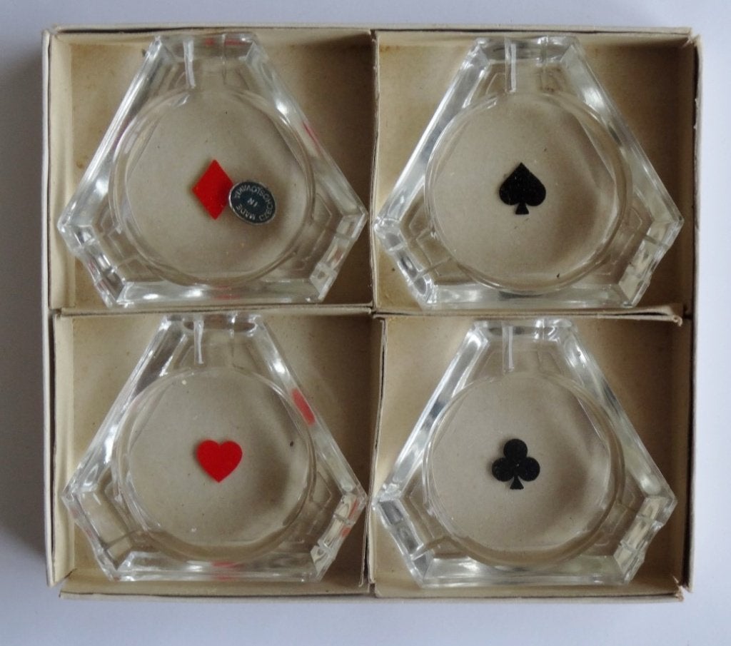 Antiek doosje met 4 glazen asbakjes met speelkaart motief, Ophalen of Verzenden