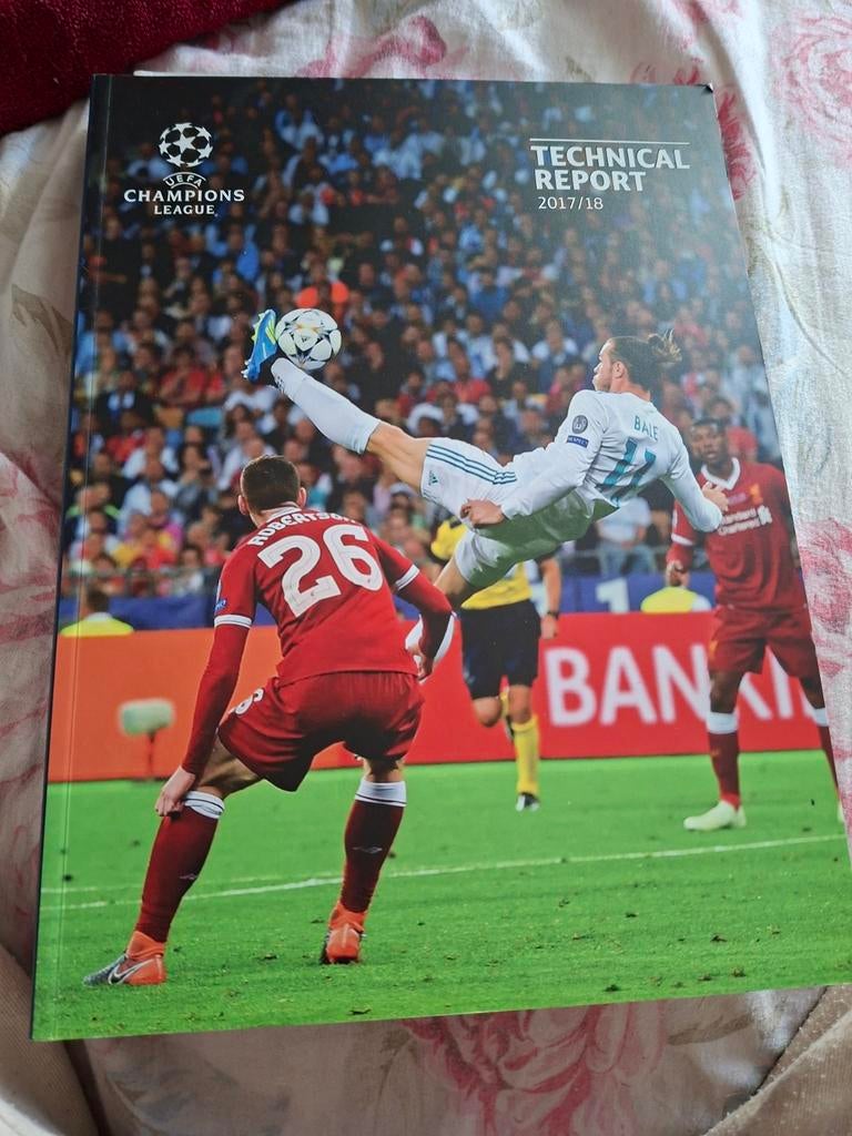 Te koop: UEFA Champions League Technical Report 2017/2018, Ophalen of Verzenden, Zo goed als nieuw, Balsport