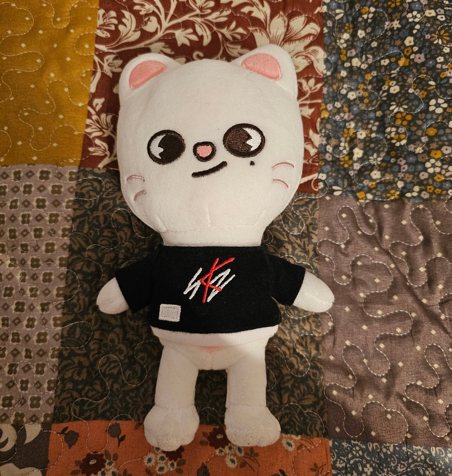 Kpop Stray kids Skzoo Jiniret official plush, 2 outfits +, Ophalen of Verzenden, Zo goed als nieuw, Gebruiksvoorwerp